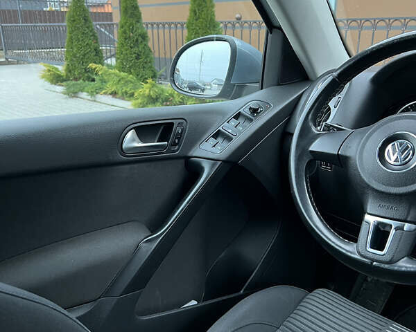 Серый Фольксваген Тигуан, объемом двигателя 1.97 л и пробегом 124 тыс. км за 11000 $, фото 5 на Automoto.ua