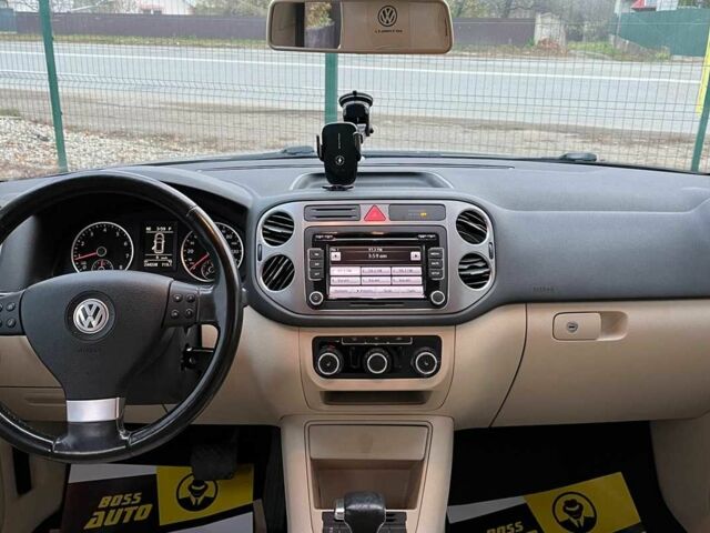 Серый Фольксваген Тигуан, объемом двигателя 2 л и пробегом 244 тыс. км за 11000 $, фото 11 на Automoto.ua