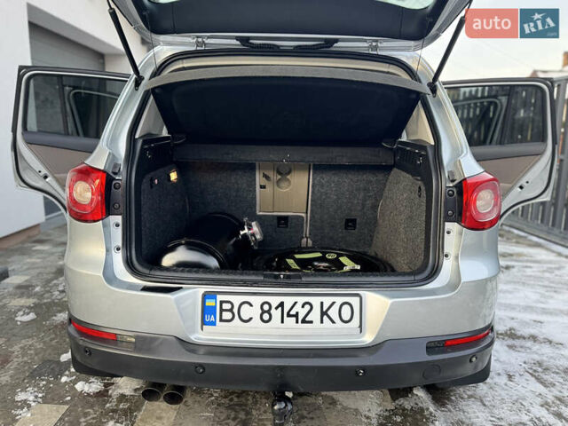 Сірий Фольксваген Тігуан, об'ємом двигуна 2 л та пробігом 157 тис. км за 9900 $, фото 28 на Automoto.ua