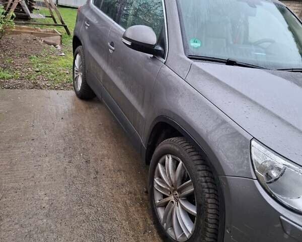 Серый Фольксваген Тигуан, объемом двигателя 1.97 л и пробегом 223 тыс. км за 15800 $, фото 1 на Automoto.ua