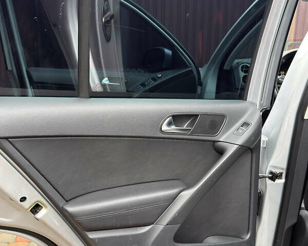 Сірий Фольксваген Тігуан, об'ємом двигуна 1.97 л та пробігом 250 тис. км за 11900 $, фото 29 на Automoto.ua