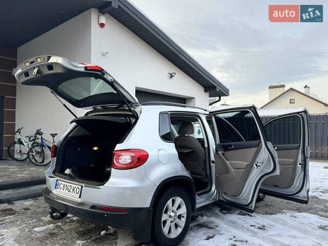 Сірий Фольксваген Тігуан, об'ємом двигуна 2 л та пробігом 157 тис. км за 9900 $, фото 43 на Automoto.ua