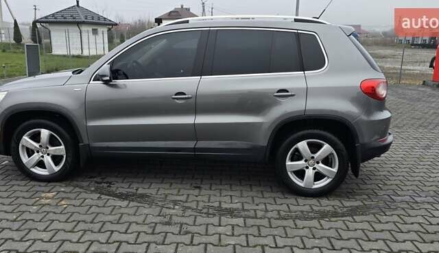 Серый Фольксваген Тигуан, объемом двигателя 2 л и пробегом 191 тыс. км за 9200 $, фото 2 на Automoto.ua