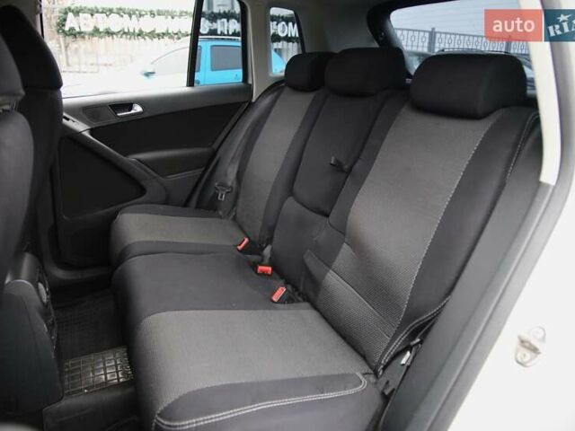 Серый Фольксваген Тигуан, объемом двигателя 2 л и пробегом 152 тыс. км за 10500 $, фото 7 на Automoto.ua