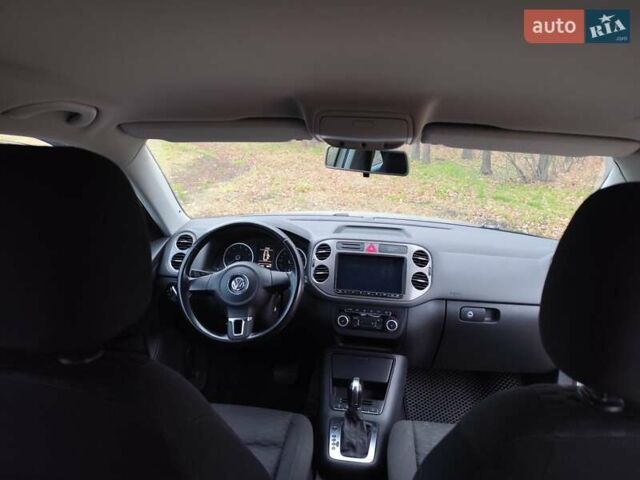Сірий Фольксваген Тігуан, об'ємом двигуна 2 л та пробігом 194 тис. км за 10800 $, фото 13 на Automoto.ua