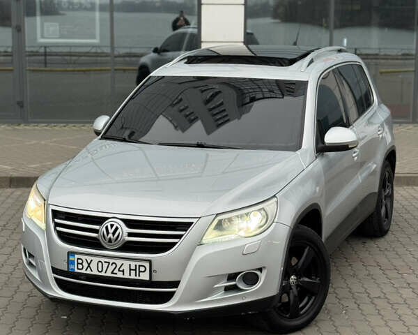 Серый Фольксваген Тигуан, объемом двигателя 2 л и пробегом 225 тыс. км за 11500 $, фото 91 на Automoto.ua