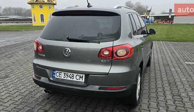 Серый Фольксваген Тигуан, объемом двигателя 2 л и пробегом 191 тыс. км за 9200 $, фото 1 на Automoto.ua