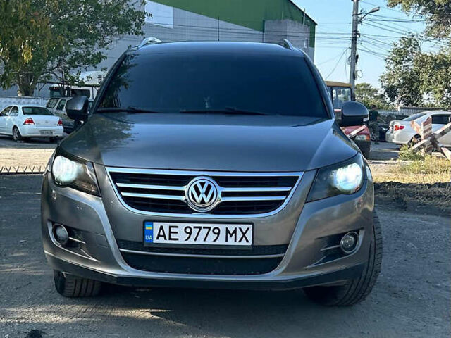 Серый Фольксваген Тигуан, объемом двигателя 1.98 л и пробегом 281 тыс. км за 11700 $, фото 6 на Automoto.ua