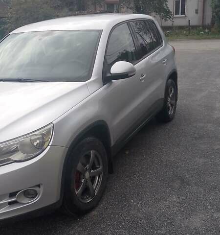 Сірий Фольксваген Тігуан, об'ємом двигуна 2 л та пробігом 250 тис. км за 10800 $, фото 9 на Automoto.ua