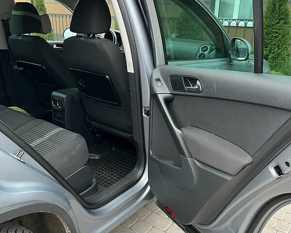 Серый Фольксваген Тигуан, объемом двигателя 1.97 л и пробегом 124 тыс. км за 11000 $, фото 3 на Automoto.ua