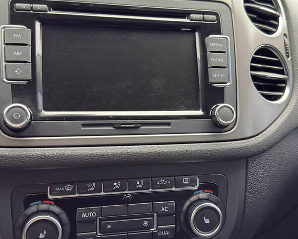 Сірий Фольксваген Тігуан, об'ємом двигуна 1.97 л та пробігом 250 тис. км за 11900 $, фото 24 на Automoto.ua