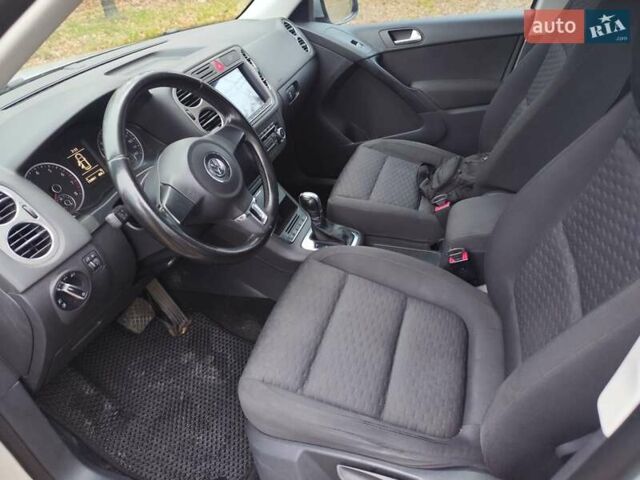 Сірий Фольксваген Тігуан, об'ємом двигуна 2 л та пробігом 194 тис. км за 10800 $, фото 11 на Automoto.ua