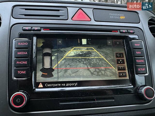 Серый Фольксваген Тигуан, объемом двигателя 1.98 л и пробегом 240 тыс. км за 11500 $, фото 41 на Automoto.ua