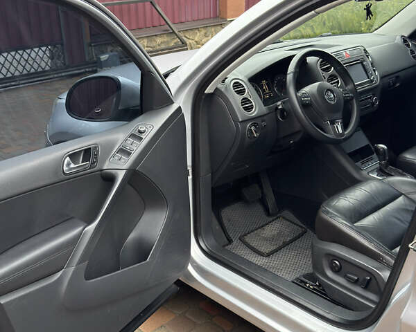 Сірий Фольксваген Тігуан, об'ємом двигуна 1.97 л та пробігом 250 тис. км за 11900 $, фото 17 на Automoto.ua