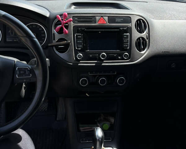 Серый Фольксваген Тигуан, объемом двигателя 1.98 л и пробегом 175 тыс. км за 10000 $, фото 8 на Automoto.ua