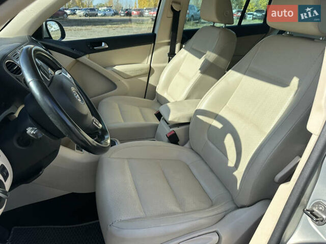 Сірий Фольксваген Тігуан, об'ємом двигуна 2 л та пробігом 295 тис. км за 8700 $, фото 9 на Automoto.ua