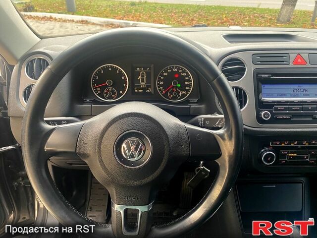 Сірий Фольксваген Тігуан, об'ємом двигуна 2 л та пробігом 165 тис. км за 10000 $, фото 7 на Automoto.ua