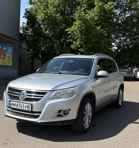 Серый Фольксваген Тигуан, объемом двигателя 1.98 л и пробегом 175 тыс. км за 10000 $, фото 2 на Automoto.ua