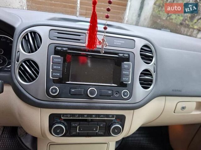 Серый Фольксваген Тигуан, объемом двигателя 1.97 л и пробегом 223 тыс. км за 15800 $, фото 52 на Automoto.ua