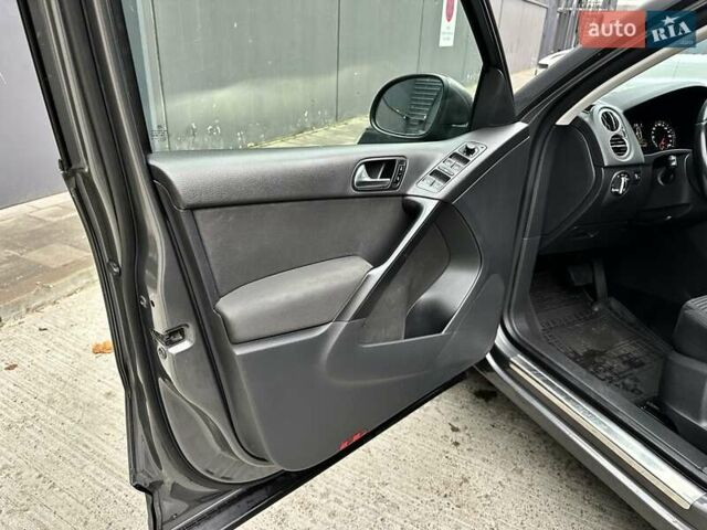 Серый Фольксваген Тигуан, объемом двигателя 2 л и пробегом 285 тыс. км за 10450 $, фото 29 на Automoto.ua