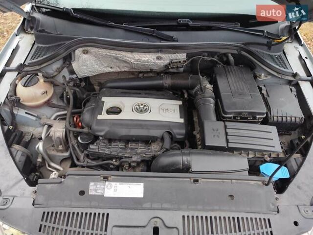 Сірий Фольксваген Тігуан, об'ємом двигуна 2 л та пробігом 194 тис. км за 10800 $, фото 6 на Automoto.ua