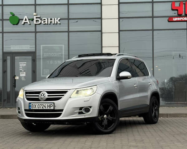 Серый Фольксваген Тигуан, объемом двигателя 2 л и пробегом 225 тыс. км за 11500 $, фото 96 на Automoto.ua