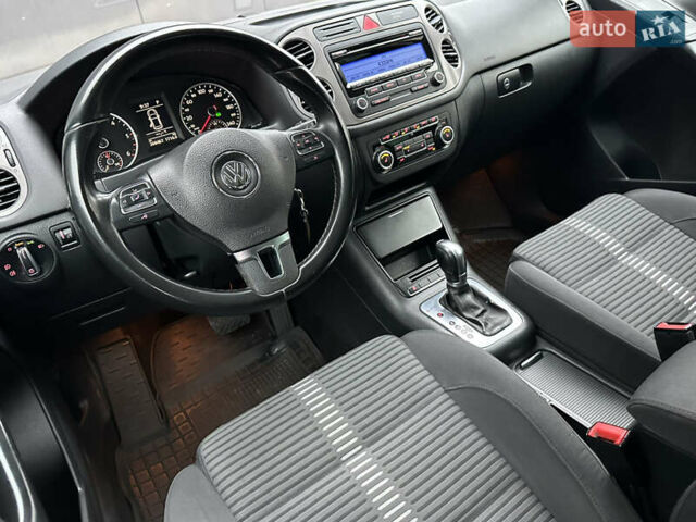 Сірий Фольксваген Тігуан, об'ємом двигуна 1.97 л та пробігом 285 тис. км за 10800 $, фото 3 на Automoto.ua
