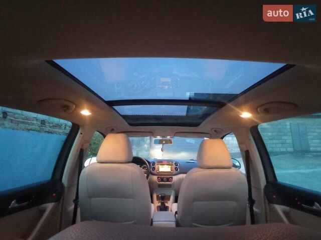 Серый Фольксваген Тигуан, объемом двигателя 2 л и пробегом 280 тыс. км за 9200 $, фото 3 на Automoto.ua