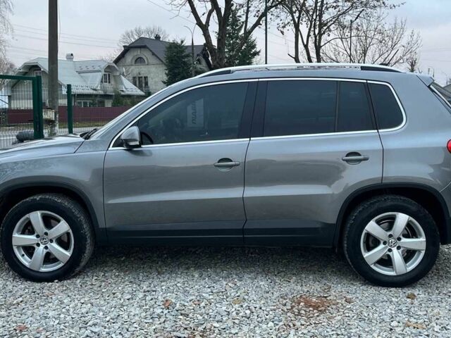 Серый Фольксваген Тигуан, объемом двигателя 2 л и пробегом 244 тыс. км за 11000 $, фото 4 на Automoto.ua