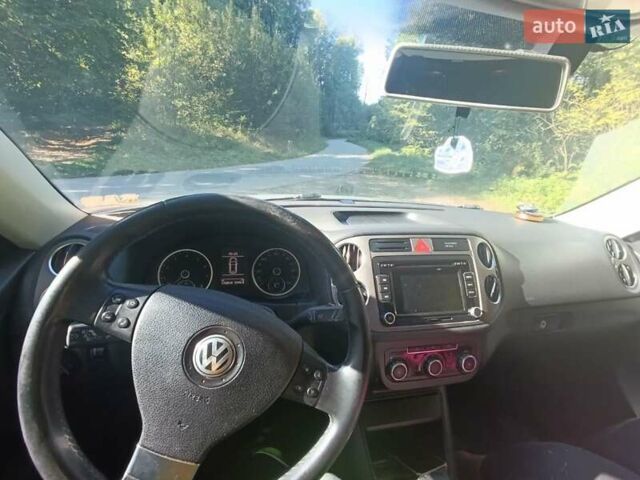 Серый Фольксваген Тигуан, объемом двигателя 1.98 л и пробегом 170 тыс. км за 10300 $, фото 3 на Automoto.ua