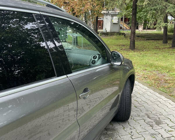 Сірий Фольксваген Тігуан, об'ємом двигуна 1.98 л та пробігом 250 тис. км за 9999 $, фото 25 на Automoto.ua