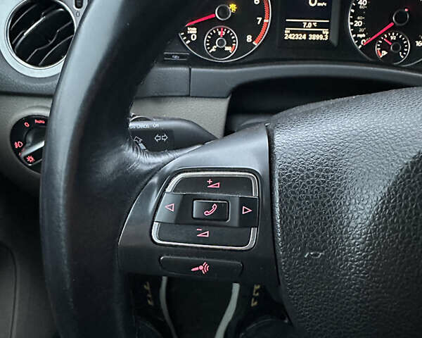 Серый Фольксваген Тигуан, объемом двигателя 1.98 л и пробегом 240 тыс. км за 11500 $, фото 37 на Automoto.ua