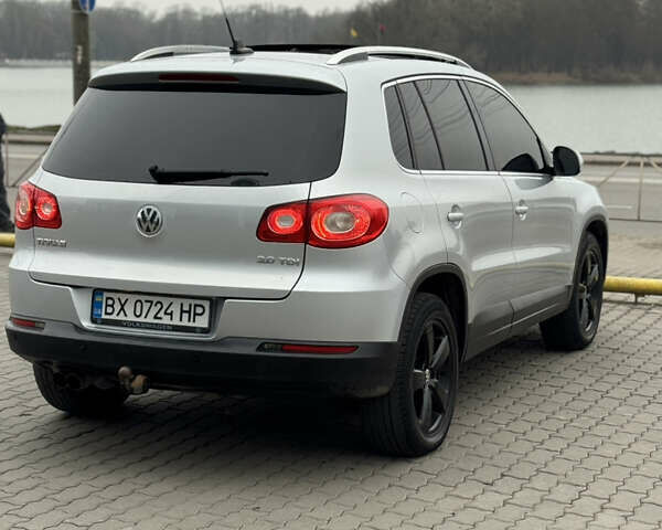 Серый Фольксваген Тигуан, объемом двигателя 2 л и пробегом 225 тыс. км за 11500 $, фото 80 на Automoto.ua