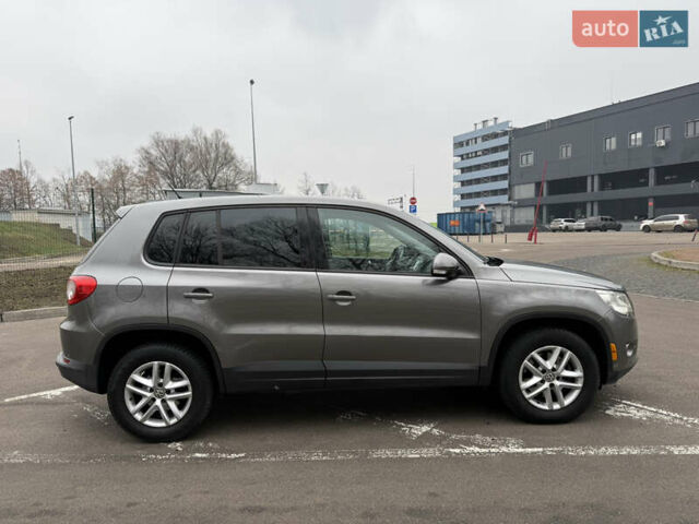 Сірий Фольксваген Тігуан, об'ємом двигуна 2 л та пробігом 243 тис. км за 9900 $, фото 3 на Automoto.ua