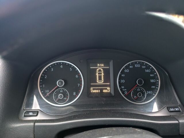 Серый Фольксваген Тигуан, объемом двигателя 2 л и пробегом 194 тыс. км за 10800 $, фото 13 на Automoto.ua