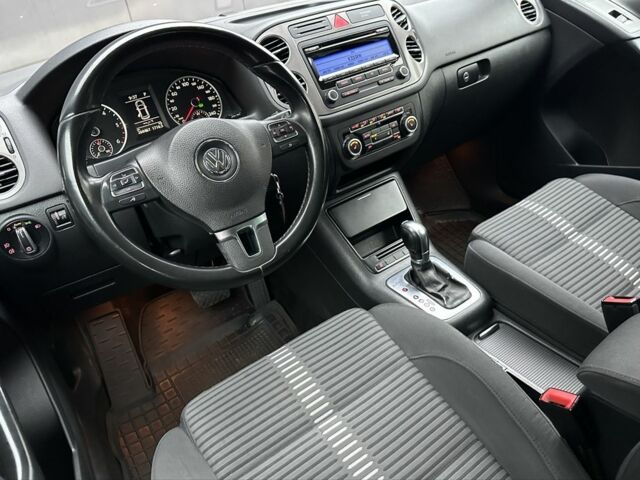 Сірий Фольксваген Тігуан, об'ємом двигуна 2 л та пробігом 262 тис. км за 10800 $, фото 6 на Automoto.ua