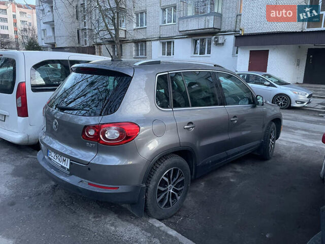 Серый Фольксваген Тигуан, объемом двигателя 2 л и пробегом 280 тыс. км за 10000 $, фото 6 на Automoto.ua