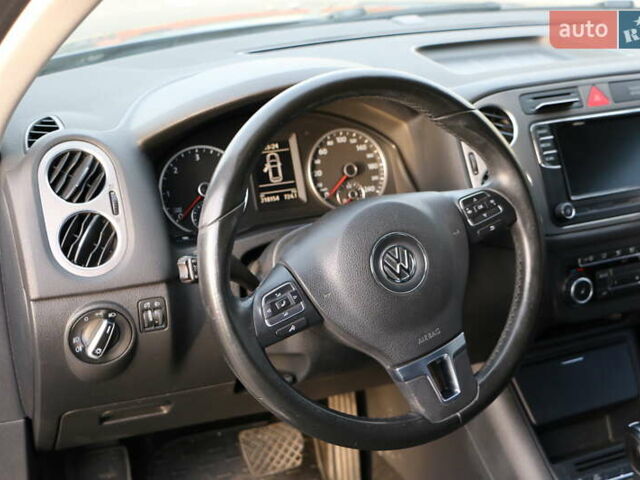 Серый Фольксваген Тигуан, объемом двигателя 2 л и пробегом 219 тыс. км за 12300 $, фото 8 на Automoto.ua