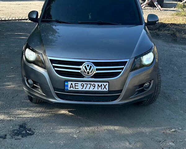 Серый Фольксваген Тигуан, объемом двигателя 1.98 л и пробегом 281 тыс. км за 11700 $, фото 5 на Automoto.ua