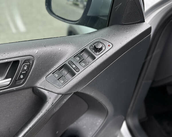 Серый Фольксваген Тигуан, объемом двигателя 1.98 л и пробегом 251 тыс. км за 9200 $, фото 43 на Automoto.ua