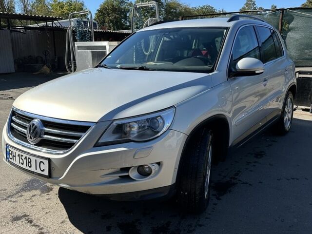 Серый Фольксваген Тигуан, объемом двигателя 2 л и пробегом 132 тыс. км за 10900 $, фото 4 на Automoto.ua