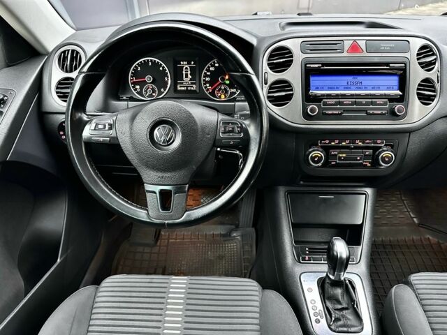 Сірий Фольксваген Тігуан, об'ємом двигуна 2 л та пробігом 262 тис. км за 10800 $, фото 4 на Automoto.ua