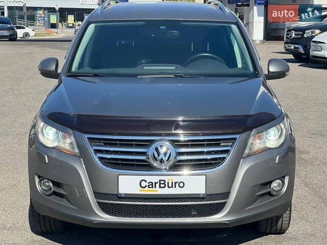 Серый Фольксваген Тигуан, объемом двигателя 2 л и пробегом 201 тыс. км за 11400 $, фото 3 на Automoto.ua
