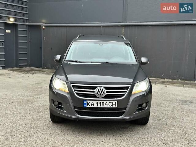 Серый Фольксваген Тигуан, объемом двигателя 2 л и пробегом 285 тыс. км за 10450 $, фото 6 на Automoto.ua