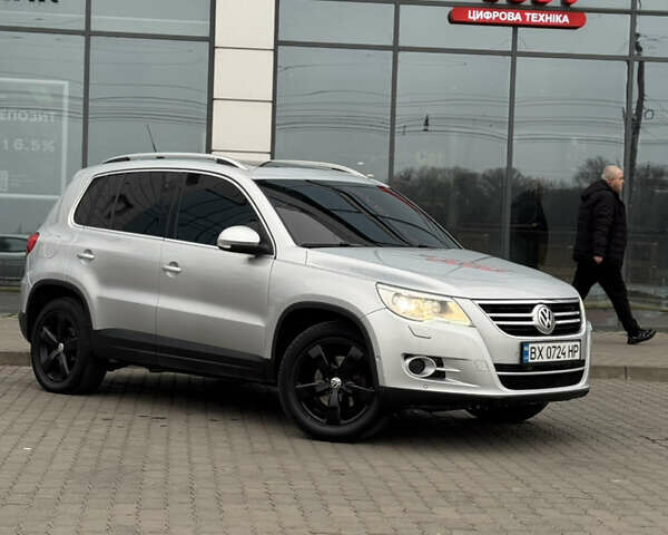 Серый Фольксваген Тигуан, объемом двигателя 2 л и пробегом 225 тыс. км за 11500 $, фото 90 на Automoto.ua