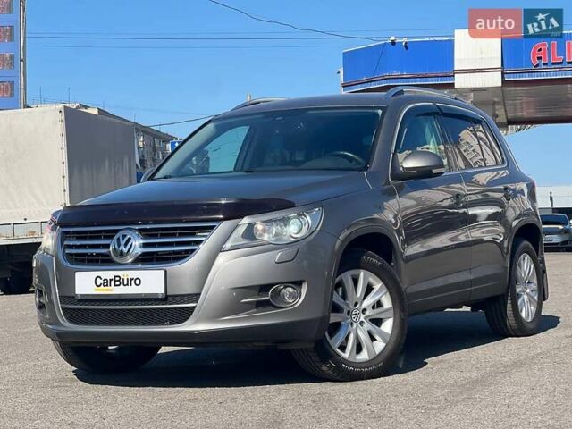 Серый Фольксваген Тигуан, объемом двигателя 2 л и пробегом 201 тыс. км за 11400 $, фото 5 на Automoto.ua