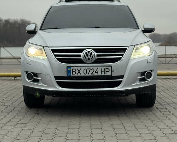 Серый Фольксваген Тигуан, объемом двигателя 2 л и пробегом 225 тыс. км за 11500 $, фото 27 на Automoto.ua