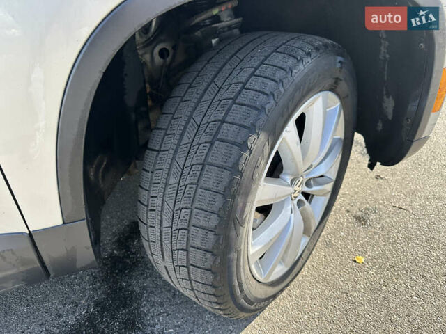 Сірий Фольксваген Тігуан, об'ємом двигуна 2 л та пробігом 295 тис. км за 8700 $, фото 8 на Automoto.ua