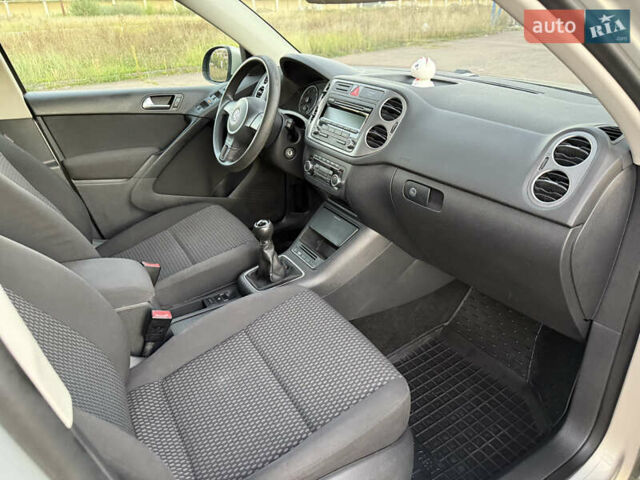 Серый Фольксваген Тигуан, объемом двигателя 1.97 л и пробегом 160 тыс. км за 13950 $, фото 45 на Automoto.ua