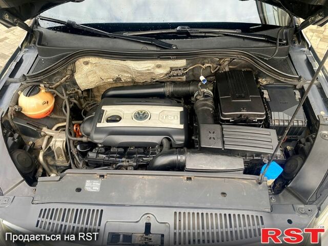 Сірий Фольксваген Тігуан, об'ємом двигуна 2 л та пробігом 165 тис. км за 10000 $, фото 9 на Automoto.ua